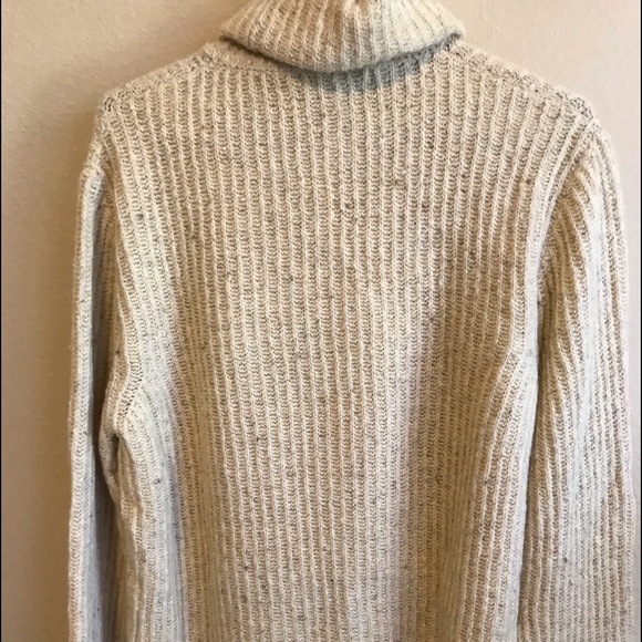 Beautiful NWT ribbed turtleneck sweater - Picture 2 of 2